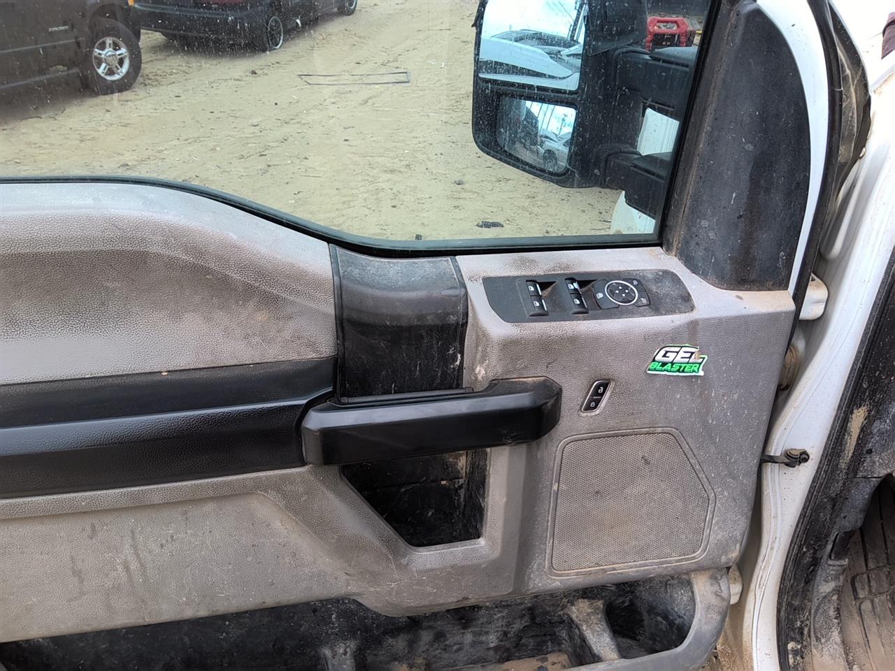 https://f005.backblazeb2.com/file/img-partshotlines-com/Inventory/SW52/Vehicle/21967_02.jpg