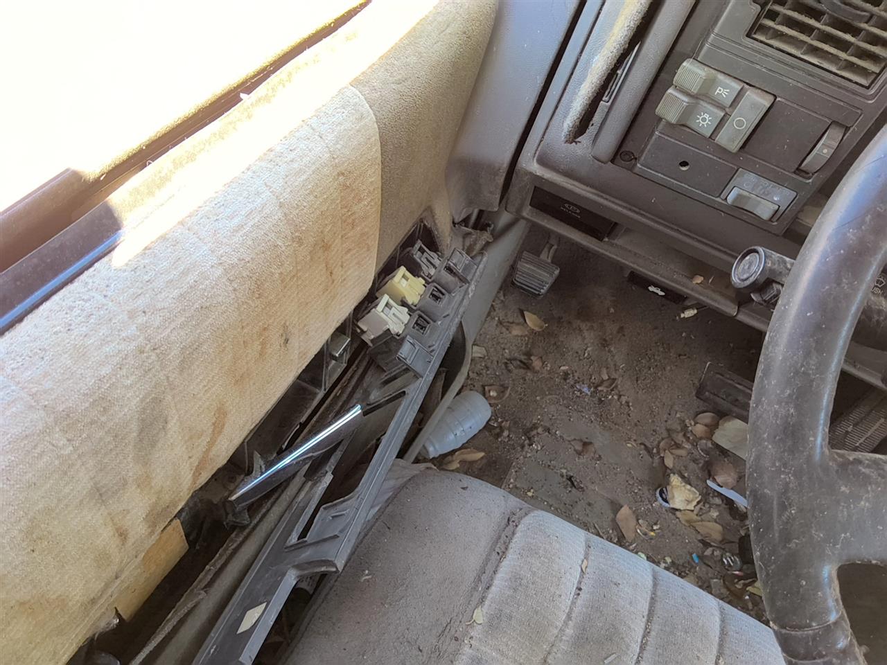 https://f005.backblazeb2.com/file/img-partshotlines-com/Inventory/SW52/Vehicle/21998_02.jpg