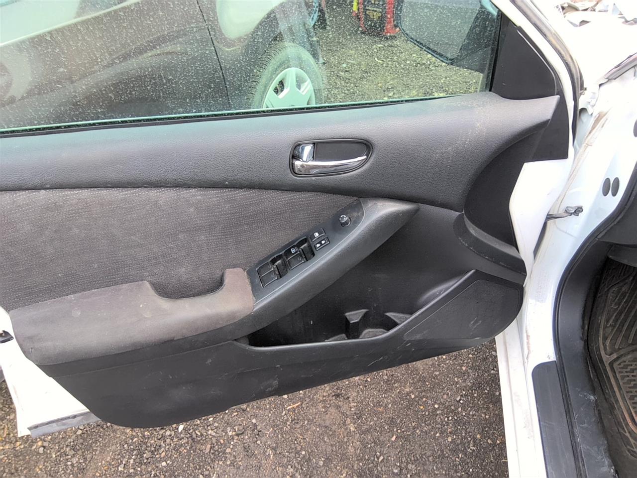 https://f005.backblazeb2.com/file/img-partshotlines-com/Inventory/SW52/Vehicle/22037_02.jpg