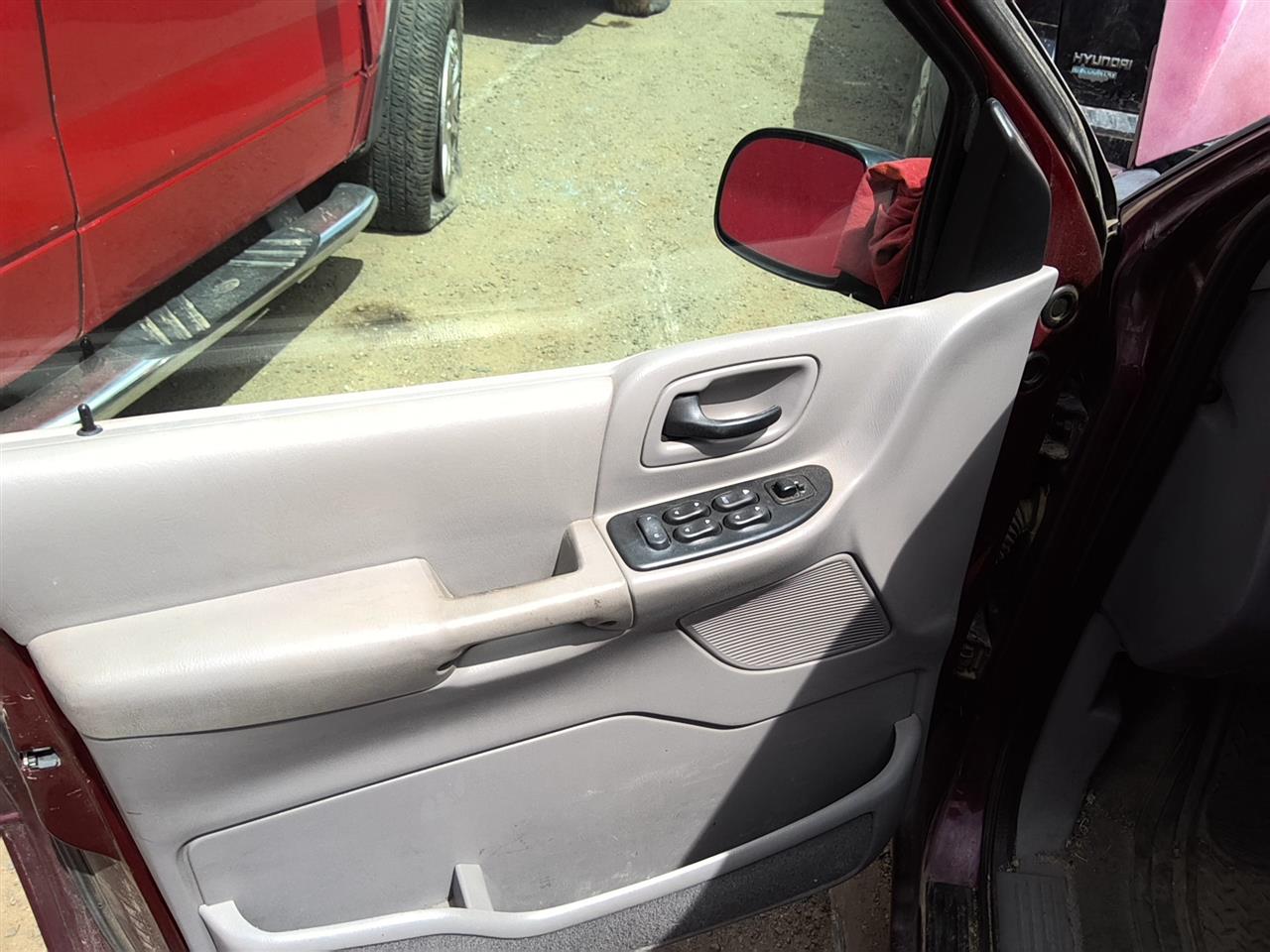 https://f005.backblazeb2.com/file/img-partshotlines-com/Inventory/SW52/Vehicle/22038_02.jpg