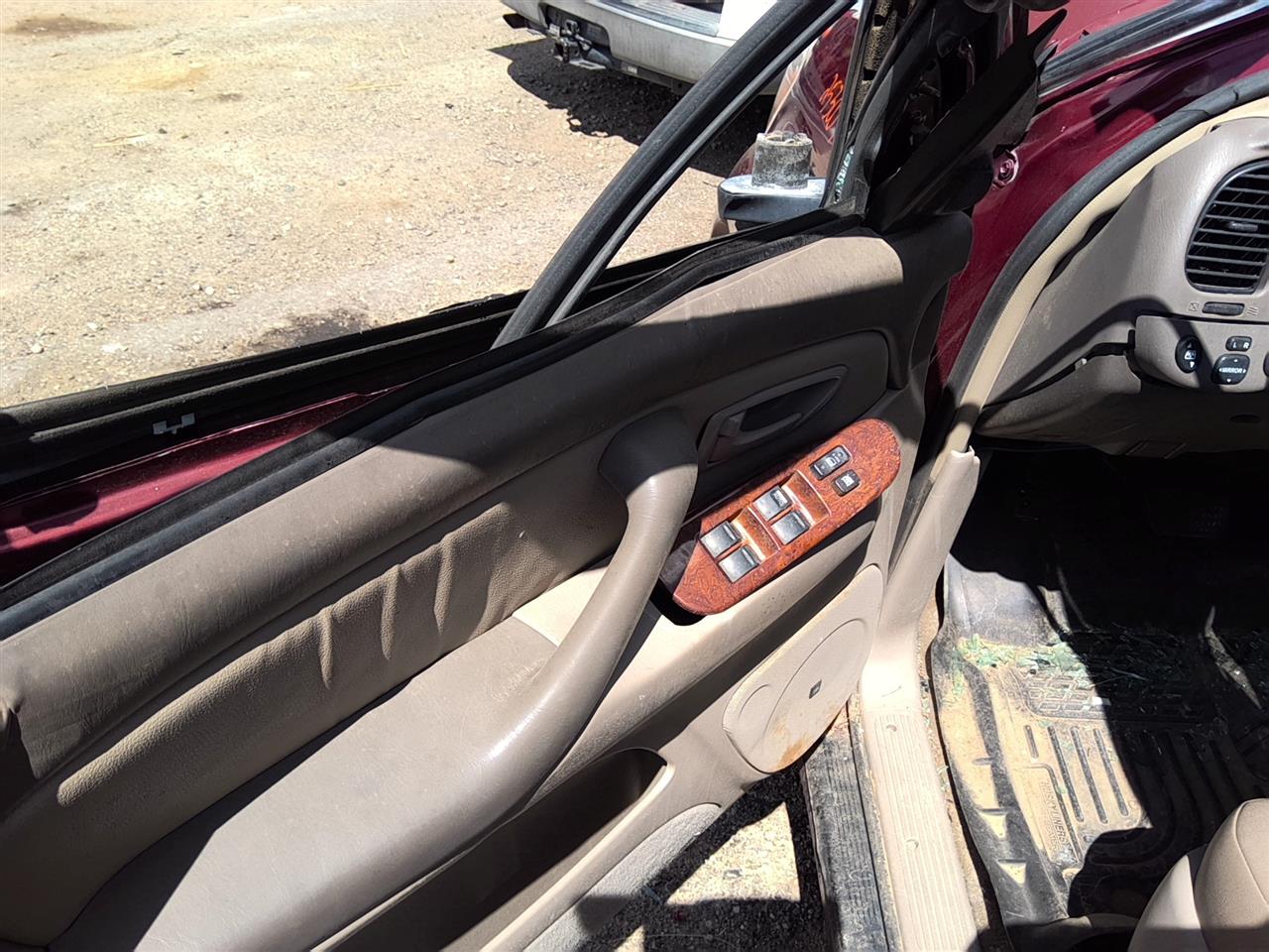 https://f005.backblazeb2.com/file/img-partshotlines-com/Inventory/SW52/Vehicle/22077_02.jpg