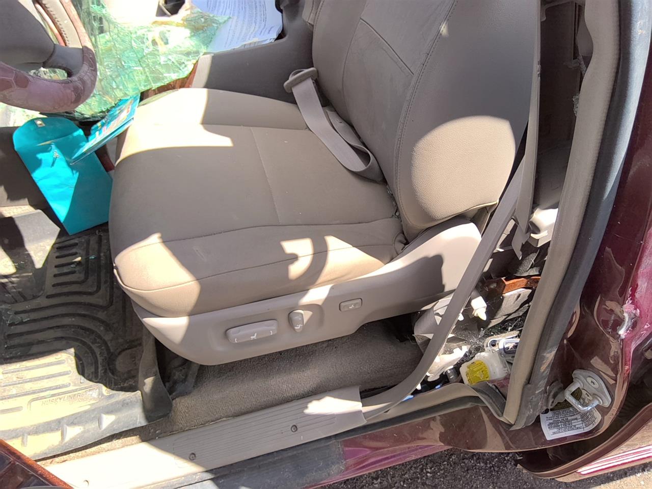 https://f005.backblazeb2.com/file/img-partshotlines-com/Inventory/SW52/Vehicle/22077_04.jpg