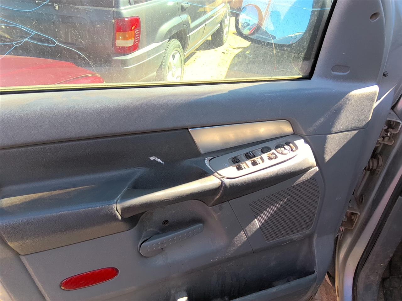 https://f005.backblazeb2.com/file/img-partshotlines-com/Inventory/SW52/Vehicle/22096_02.jpg