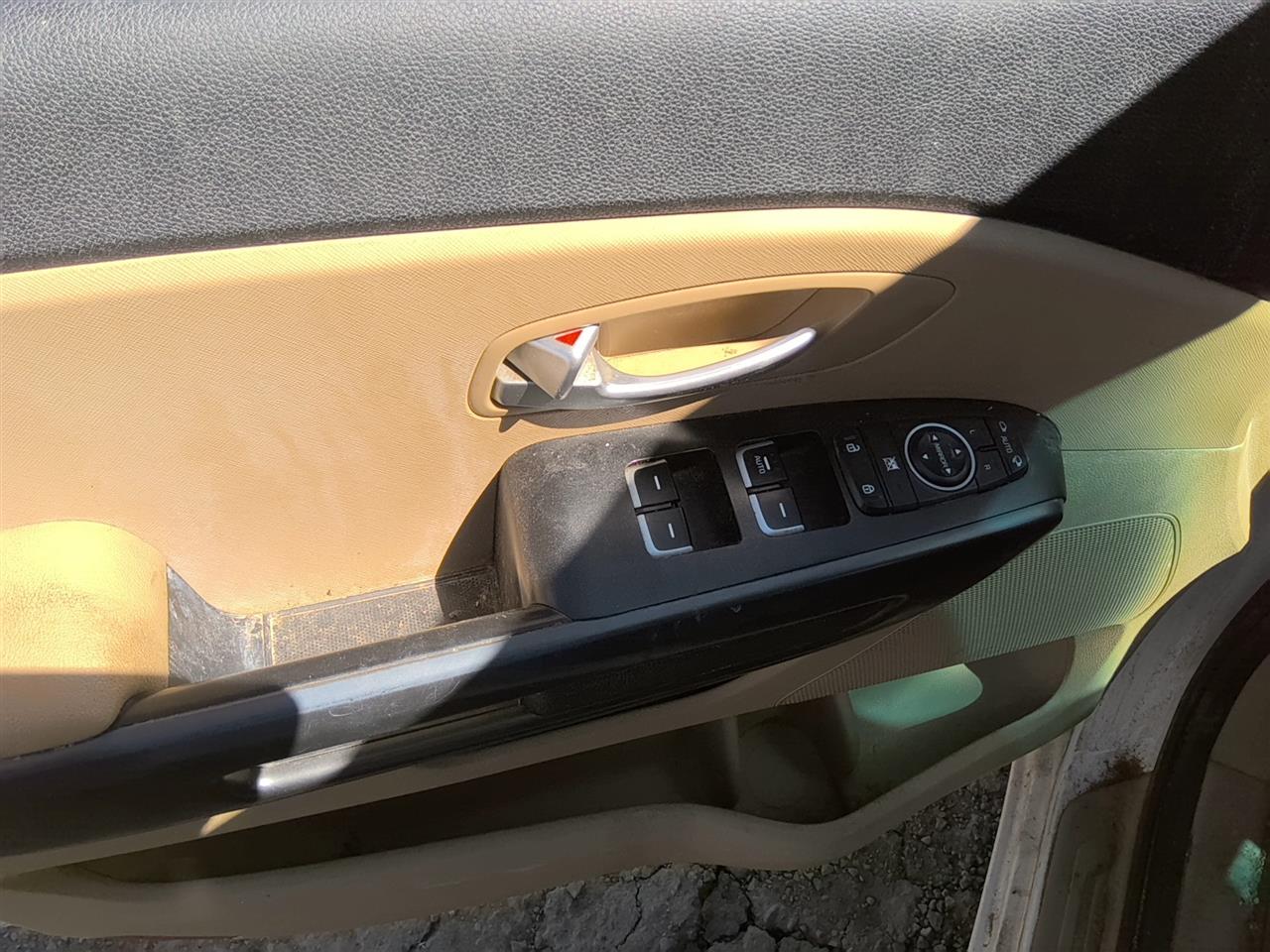 https://f005.backblazeb2.com/file/img-partshotlines-com/Inventory/SW52/Vehicle/22109_02.jpg