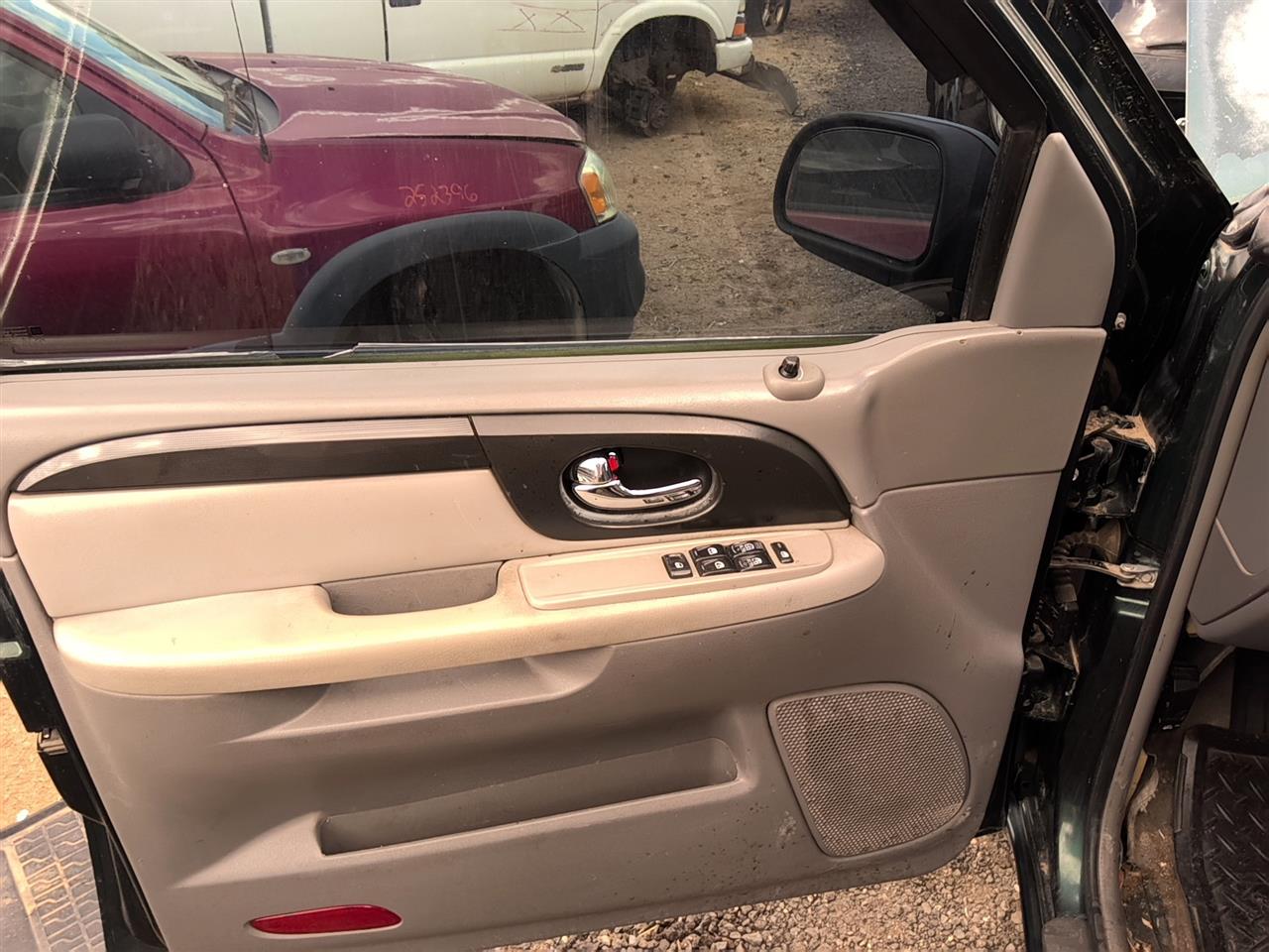 https://f005.backblazeb2.com/file/img-partshotlines-com/Inventory/SW52/Vehicle/22128_02.jpg