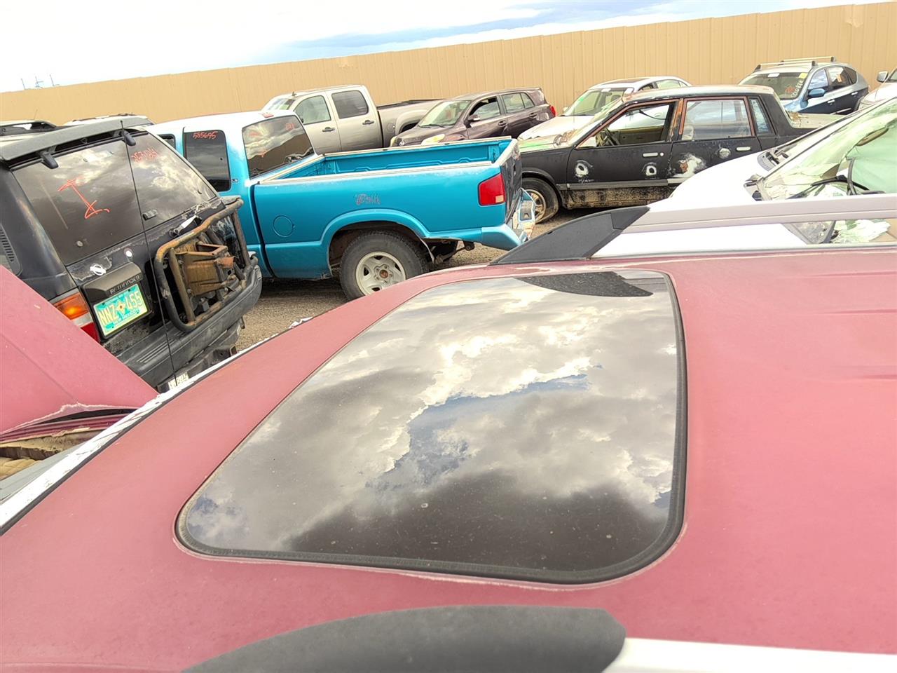 https://f005.backblazeb2.com/file/img-partshotlines-com/Inventory/SW52/Vehicle/22204_04.jpg