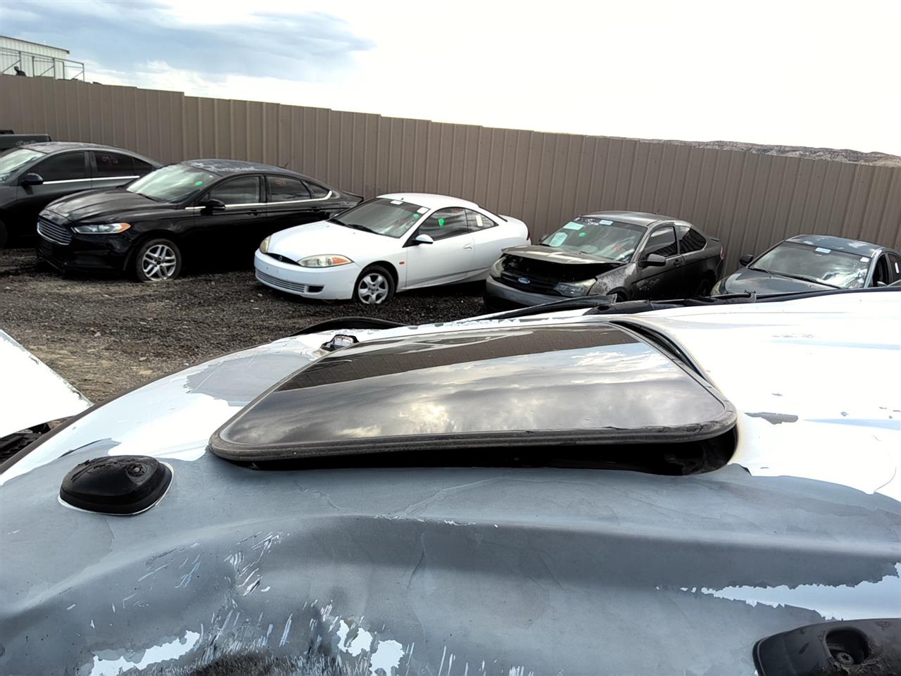 https://f005.backblazeb2.com/file/img-partshotlines-com/Inventory/SW52/Vehicle/22205_04.jpg