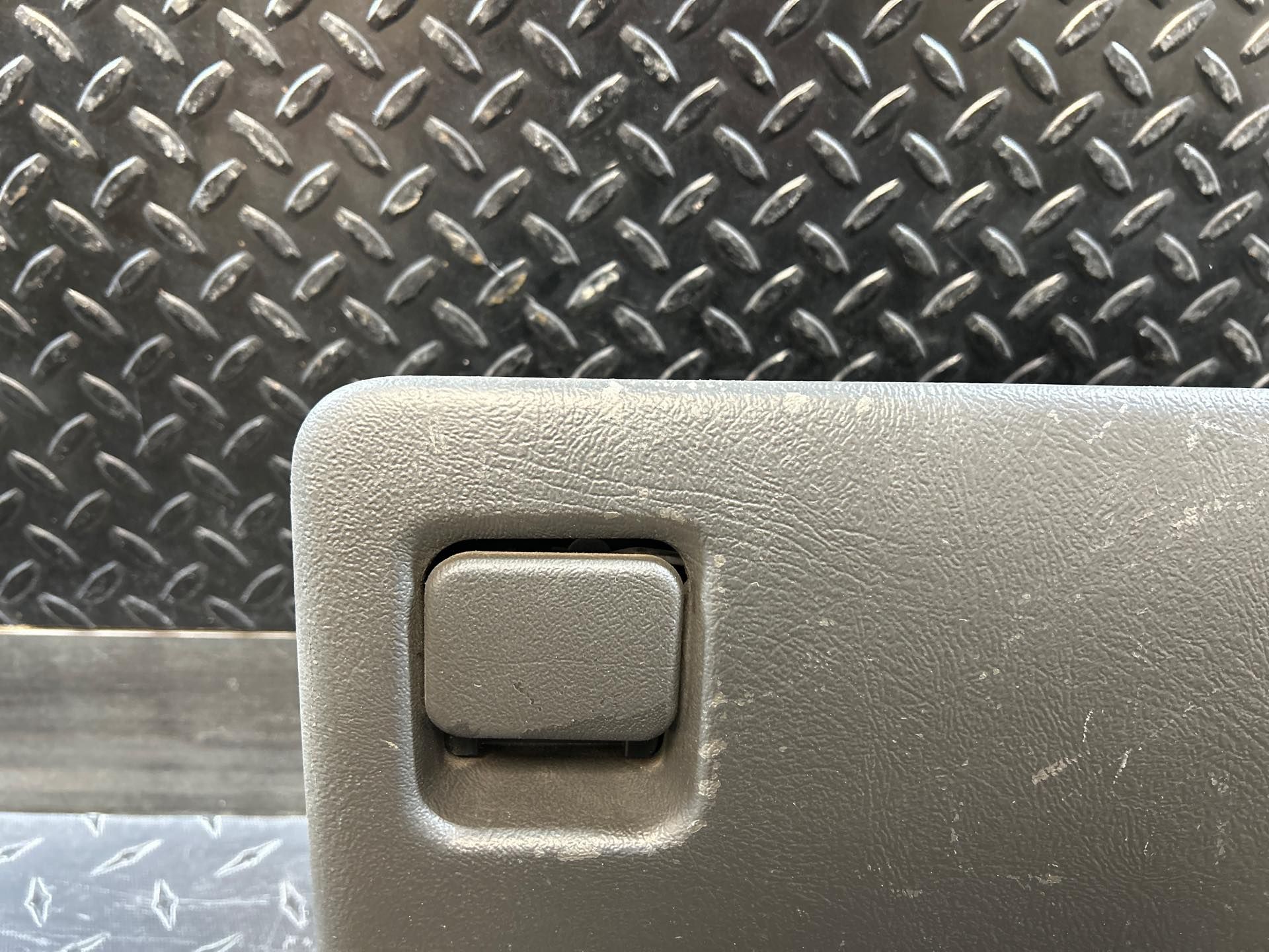 https://f005.backblazeb2.com/file/img-partshotlines-com/Inventory/WR47/2025/2C0618/4BA40F9F8EE448158E854DC9AD546FAE003.jpg